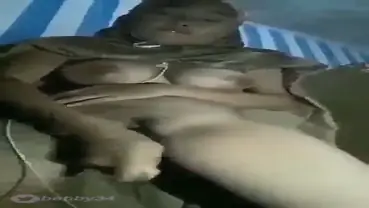 Bokep Jilbab Masturbasi Pakai Terong Besar, Pilihan Alat yang Sangat Tidak Biasa