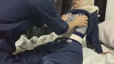 Dẫn em hàng xóm qua nhà đụ khi vợ vắng nhà