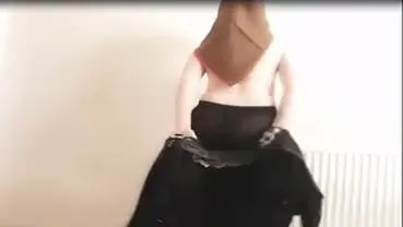 Jilbab Cokelat Striptis Pelan Bikin Memek Basah Kuyup