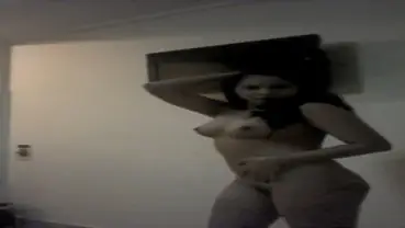 Latihan Goyang Terekam Kamera, Cewek Indo yang Tidak Tahu Kameranya Masih Aktif